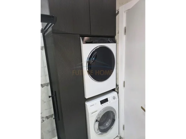 Tirane, jepet me qera apartament 2+1 Kati 7, 117 m² 1.100 € (Unaza e Re)