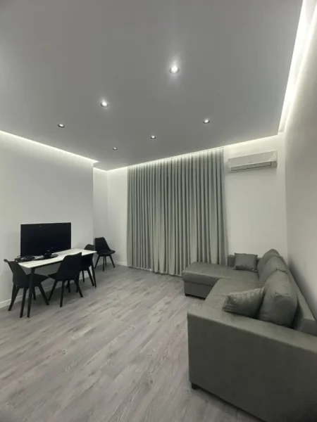 Tirane, jepet me qera apartament 1+1 Kati 2, 53 m² 700 € (Ambasada Amerikane)