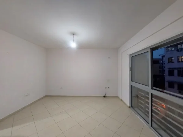 Tirane, jepet me qera apartament 2+1 Kati 4, 90 m² 450 € (Rruga 5 Maji)