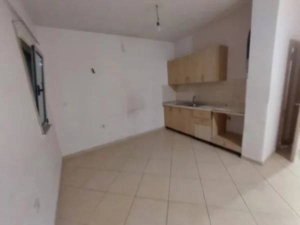 Tirane, jepet me qera apartament 2+1 Kati 4, 90 m² 450 € (Rruga 5 Maji)