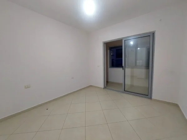 Tirane, jepet me qera apartament 2+1 Kati 4, 90 m² 450 € (Rruga 5 Maji)