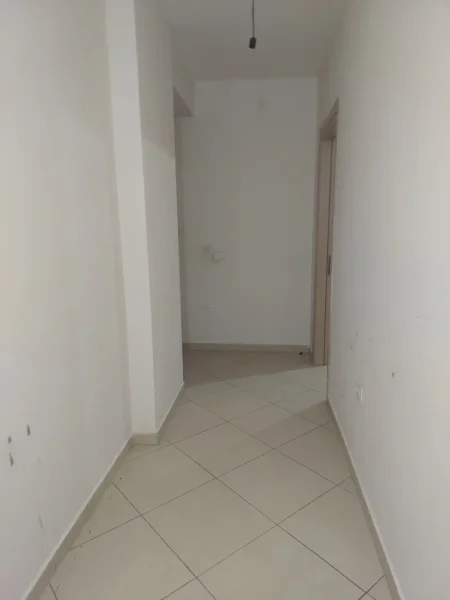 Tirane, jepet me qera apartament 2+1 Kati 4, 90 m² 450 € (Rruga 5 Maji)