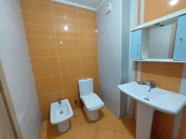 Tirane, jepet me qera apartament 2+1 Kati 4, 90 m² 450 € (Rruga 5 Maji)