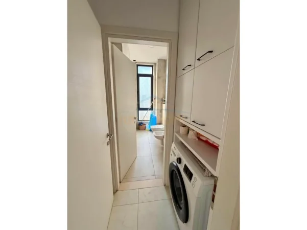 Tirane, jepet me qera apartament 1+1 Kati 3, 65 m² 500 € (Ish Dogana)