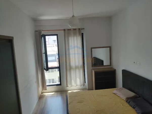 Tirane, jepet me qera apartament 1+1 Kati 7, 65 m² 700 € (Square 21,Rruga e Kavajes)