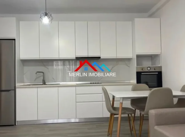 Tirane, jepet me qera apartament 3+1+Ballkon Kati 2, 120 m² 500 € (RRUGA 5 MAJI)