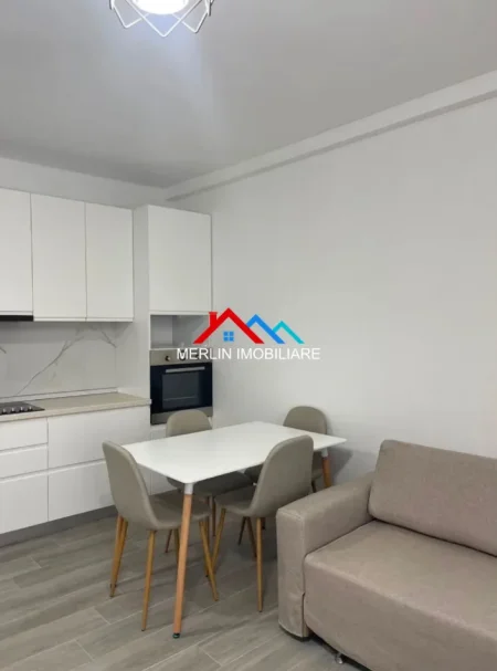 Tirane, jepet me qera apartament 3+1+Ballkon Kati 2, 120 m² 500 € (RRUGA 5 MAJI)