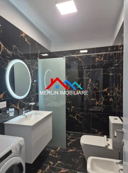 Tirane, jepet me qera apartament 3+1+Ballkon Kati 2, 120 m² 500 € (RRUGA 5 MAJI)