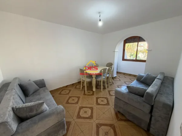 Vlore, jepet me qera apartament 1+1 Kati 2, 70 m² 300 € (Rruga Sali Bedini)