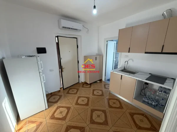 Vlore, jepet me qera apartament 1+1 Kati 2, 70 m² 300 € (Rruga Sali Bedini)