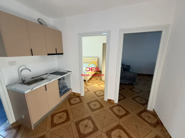 Vlore, jepet me qera apartament 1+1 Kati 2, 70 m² 300 € (Rruga Sali Bedini)