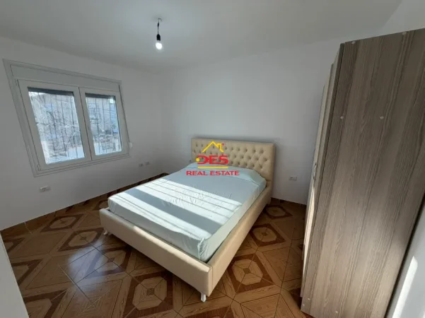 Vlore, jepet me qera apartament 1+1 Kati 2, 70 m² 300 € (Rruga Sali Bedini)