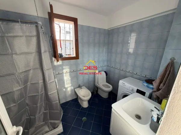 Vlore, jepet me qera apartament 1+1 Kati 2, 70 m² 300 € (Rruga Sali Bedini)