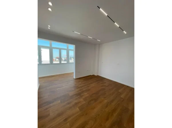 Tirane, shitet apartament 1+1 Kati 11, 65 m² 165.000 € (21 Dhjetori)