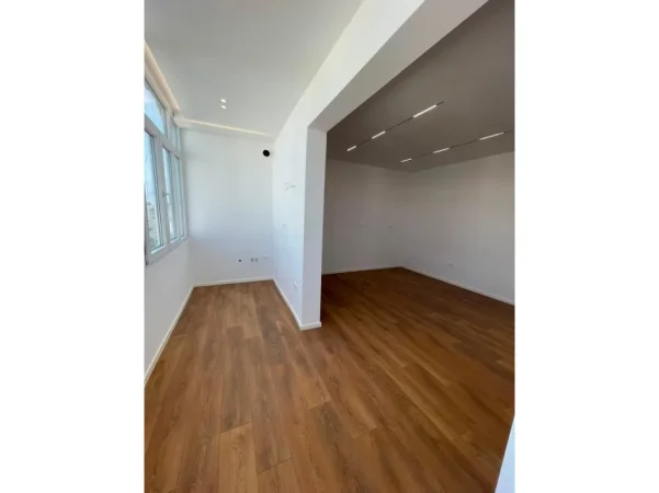 Tirane, shitet apartament 1+1 Kati 11, 65 m² 165.000 € (21 Dhjetori)