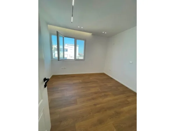 Tirane, shitet apartament 1+1 Kati 11, 65 m² 165.000 € (21 Dhjetori)