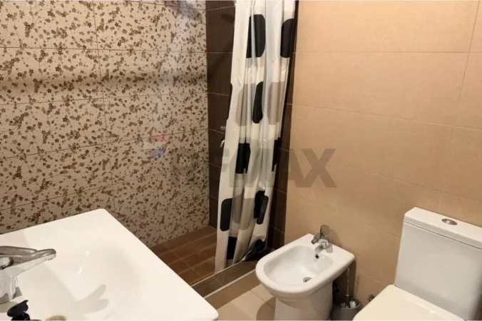Tirane, jepet me qera apartament 2+1+Ballkon Kati 5, 75 m² 650 € (Square 21)