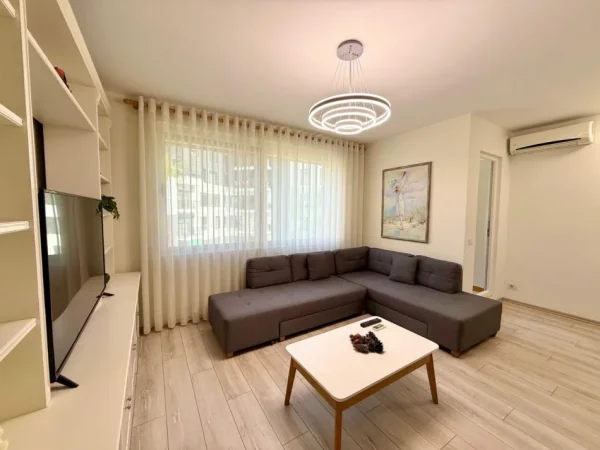 Tirane, jepet me qera apartament 1+1 Kati 8, 70 m² 850 € (Rruga e Kosovareve)