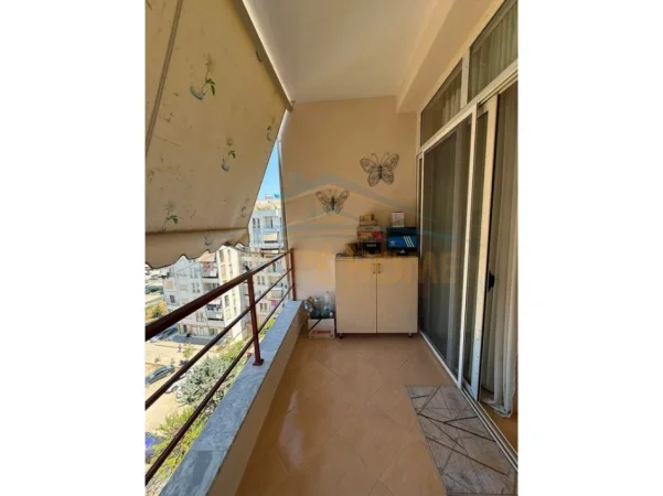 Tirane, jepet me qera apartament 1+1 Kati 7, 71 m² 450 € (Unaza e Re)