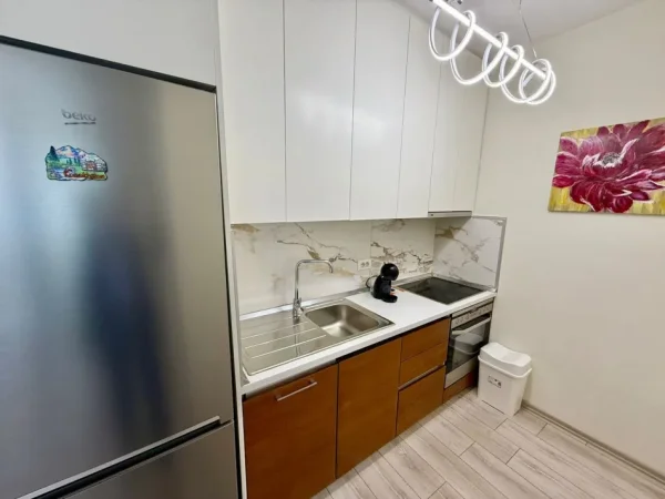 Tirane, jepet me qera apartament 1+1 Kati 8, 70 m² 850 € (Rruga e Kosovareve)