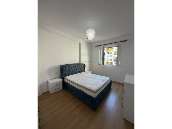 Tirane, jepet me qera apartament 2+1 Kati 5, 100 m² 600 € (Yzberisht)