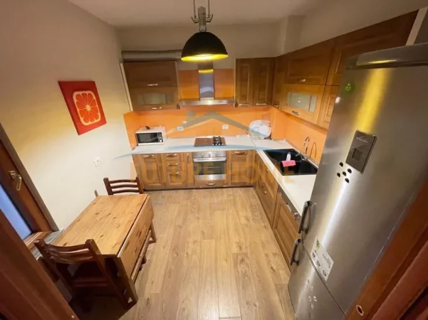 Tirane, jepet me qera apartament 1+1 Kati 3, 75 m² 700 € (Shallvaret)