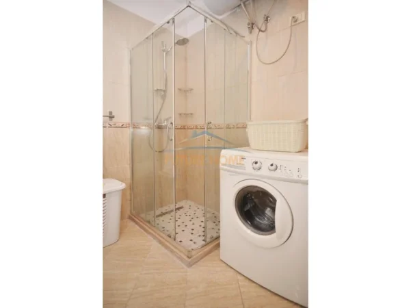 Tirane, jepet me qera apartament 1+1 Kati 3, 75 m² 700 € (Shallvaret)