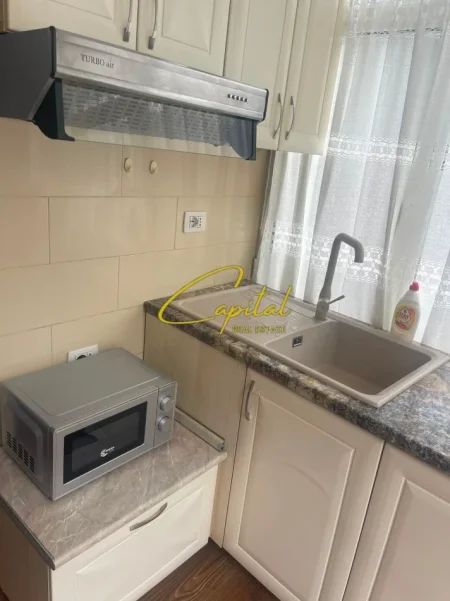 Tirane, jepet me qera garsonier 1+1 Kati 1, 37 m² 400 € (SELVIA)