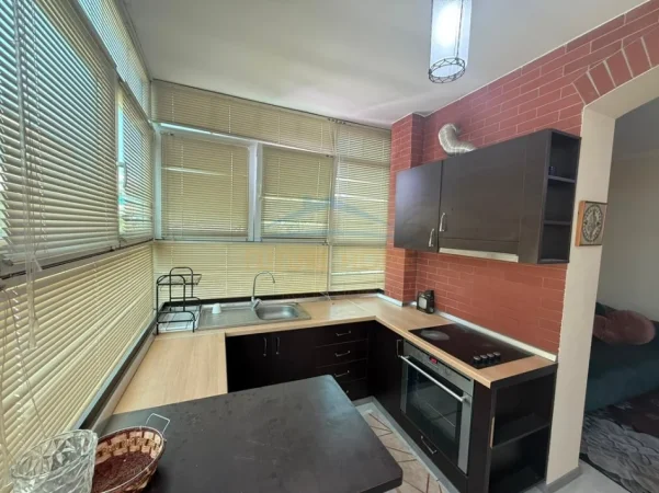 Tirane, jepet me qera apartament 1+1 Kati 5, 62 m² 650 € (Liqeni i Thate)
