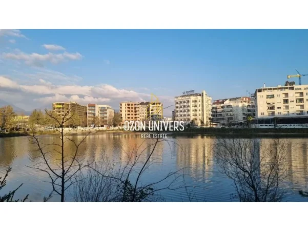 Tirane, shitet truall , 2.500 m² 900.000 € (Liqeni i Thatë)