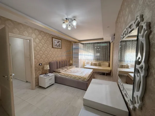 Tirane, jepet me qera apartament 2+1 Kati 2, 117 m² 550 € (Unaza e Re)