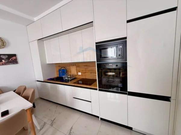 Tirane, jepet me qera apartament 1+1 Kati 3, 65 m² 500 € (DOGANA)