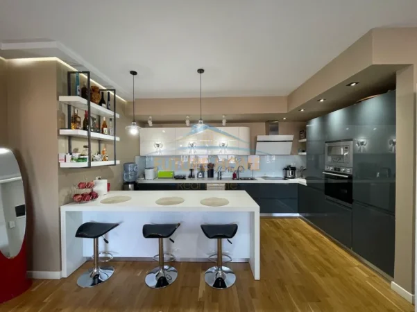 Tirane, shitet apartament 3+1+Aneks+Ballkon Kati 6, 180 m² 360.000 € (Koshti Botanik)
