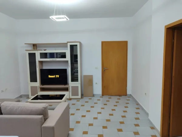 Tirane, jepet me qera apartament 1+1 Kati 1, 65 m² 300 € (Shkozë)