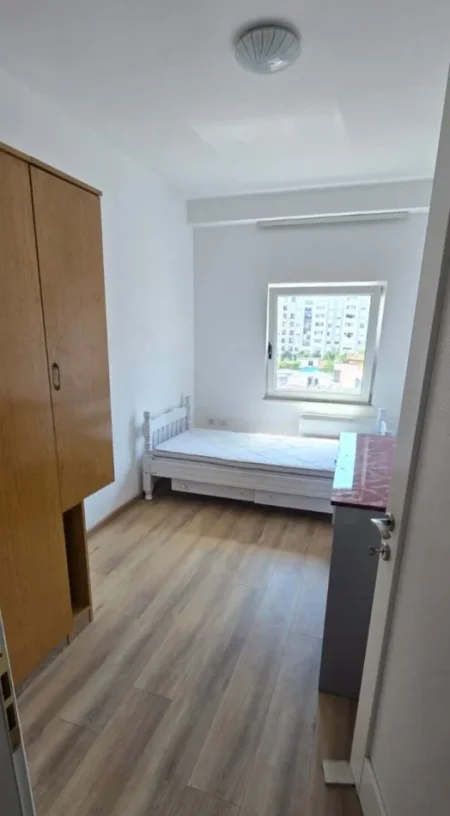 Tirane, jepet me qera apartament 2+1 Kati 5, 95 m² 700 € (Vasil Shanto)