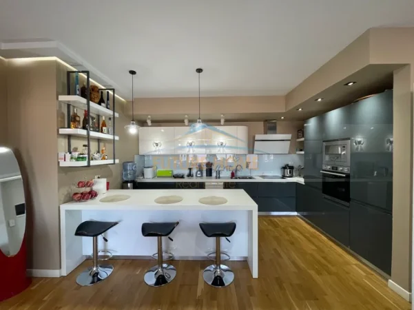 Tirane, shitet apartament 3+1 Kati 6, 180 m² 360.000 € (Kopshti Botanik)