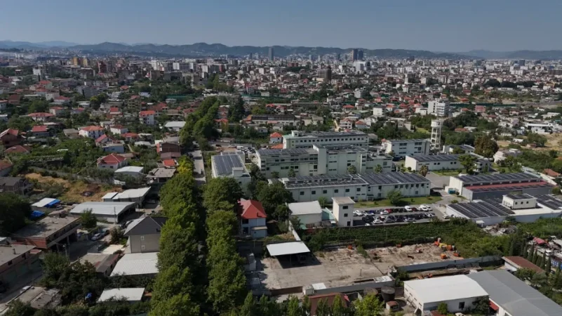 Tirane, shitet toke , 2.000 m² (Tufine)