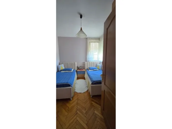 Tirane, shitet apartament 2+1+Ballkon Kati 5, 92 m² 189.000 € (Medreseja)
