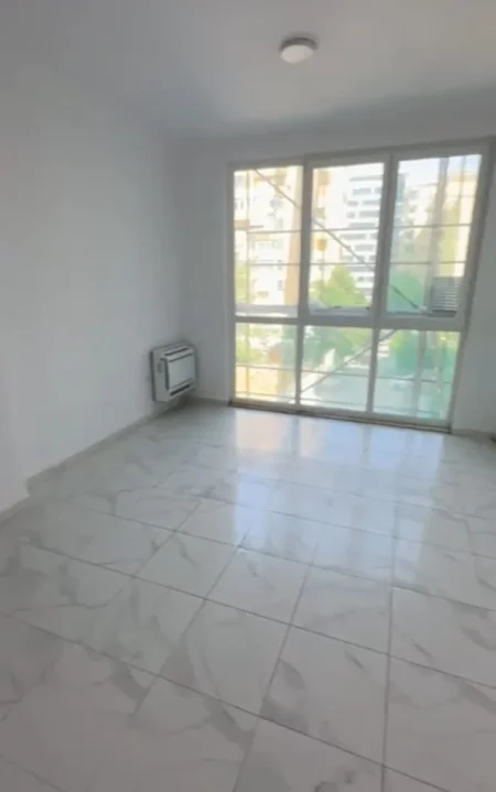 Kavaje, jepet me qera ambjent biznesi Kati 2, 110 m² 1.000 € (Square 21- Rruga e Kavajes)
