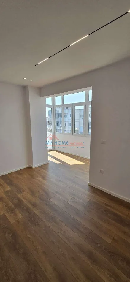 Tirane, shitet apartament 1+1+Ballkon Kati 11, 65 m² 165.000 € (Rruga Shefqet Musaraj)