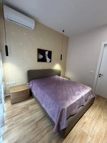 Tirane, jepet me qera apartament 1+1 Kati 5, 90 m² 100 € (Kompleksi delijorgji)
