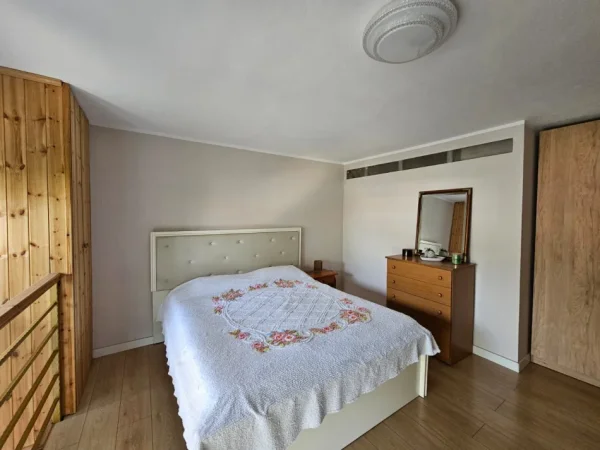 Tirane, jepet me qera apartament duplex 1+1 Kati 0, 40 m² 400 € (Selite)