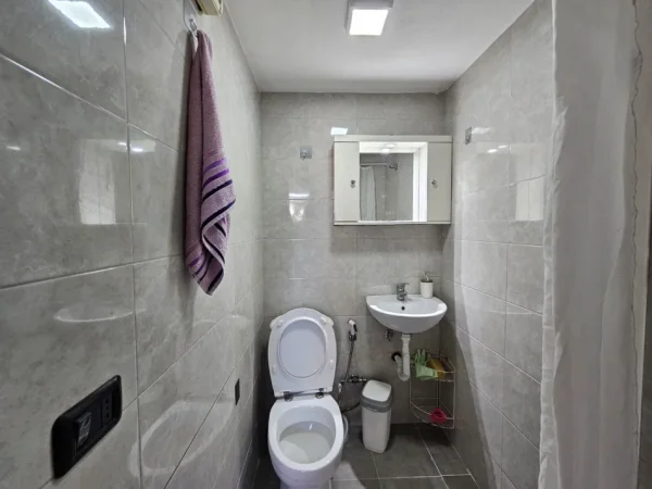 Tirane, jepet me qera apartament duplex 1+1 Kati 0, 40 m² 400 € (Selite)