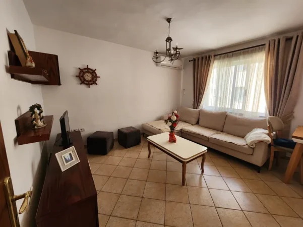 Tirane, jepet me qera apartament 2+1+Ballkon Kati 4, 86 m² 500 € (Pranë Shkollës së Baletit)
