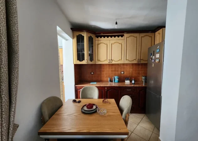 Tirane, jepet me qera apartament 2+1+Ballkon Kati 4, 86 m² 500 € (Pranë Shkollës së Baletit)