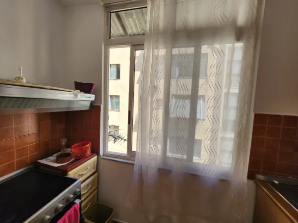 Tirane, jepet me qera apartament 2+1+Ballkon Kati 4, 86 m² 500 € (Pranë Shkollës së Baletit)