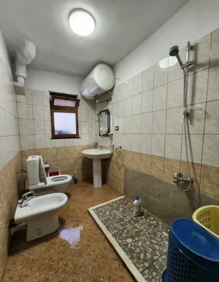Tirane, jepet me qera apartament 2+1+Ballkon Kati 4, 86 m² 500 € (Pranë Shkollës së Baletit)
