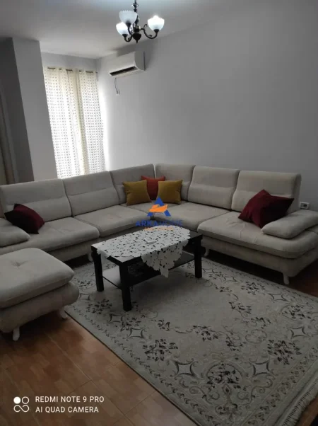 Tirane, jepet me qera apartament 1+1+Ballkon Kati 5, 75 m² 482 € 
