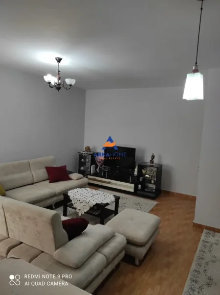 Tirane, jepet me qera apartament 1+1+Ballkon Kati 5, 75 m² 482 € 