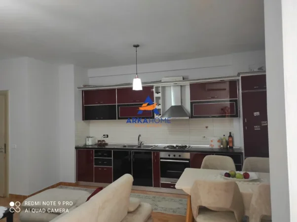 Tirane, jepet me qera apartament 1+1+Ballkon Kati 5, 75 m² 482 € 